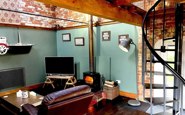 2-bed 18th Century Barn - Sleeps 6 - Pet Friendly