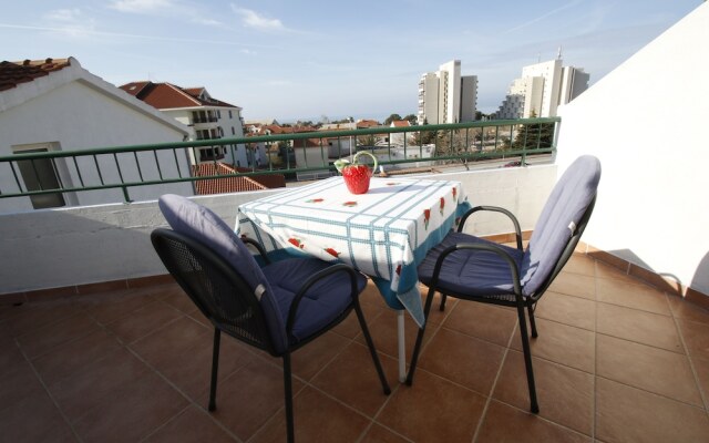 Kiwi Apartment