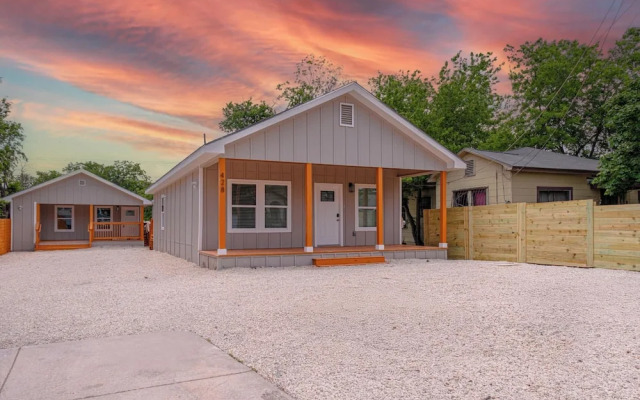 Vibrant 4br/3ba Oasis Near Happy Downtown!