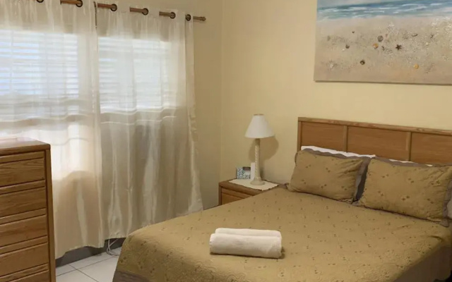 3 Suites BP Steps to Beach - Apartment in West Bay - Photo 3