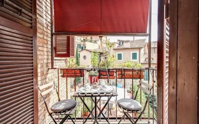 Wonderful Apartment With Balcony In Piazza Margana