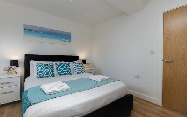 Skyvillion 1bed Enfield Flat W Balcony & Parking