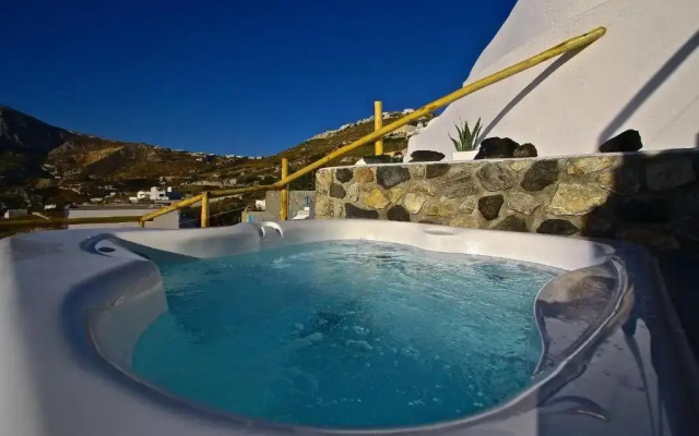 Karpimo & Fertimo Suites Santorini