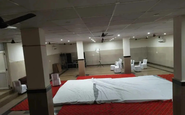 Hotel Ru And Banquet Hall By OYO Rooms