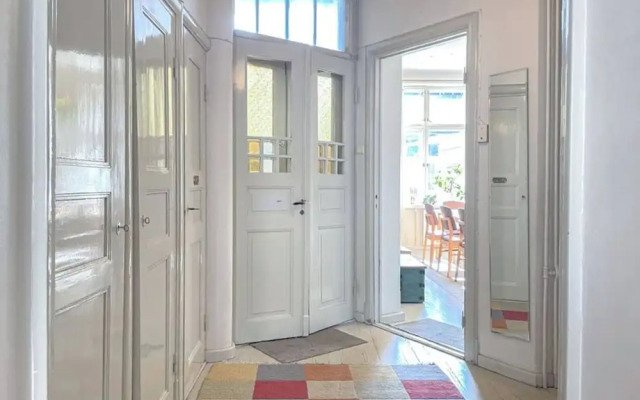 5 Room Apartment by the Esplanade Park