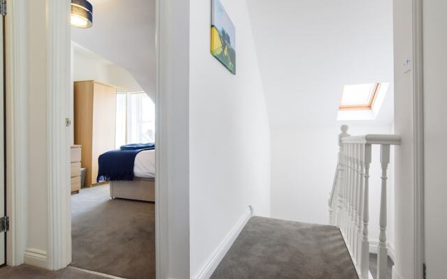 3 88A Albany Road