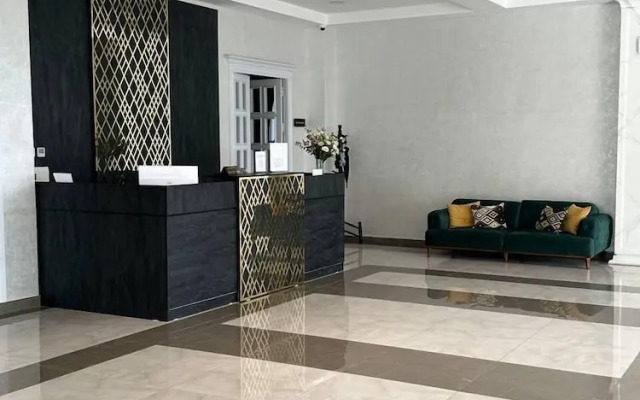 Отель Saroy Gardens