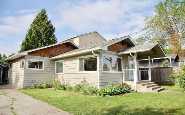 Charming Seattle Home Near Lake Washington