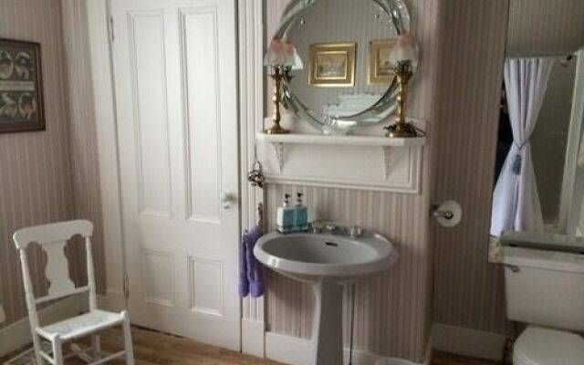 Auberge Nathalie Ora Guesthouse