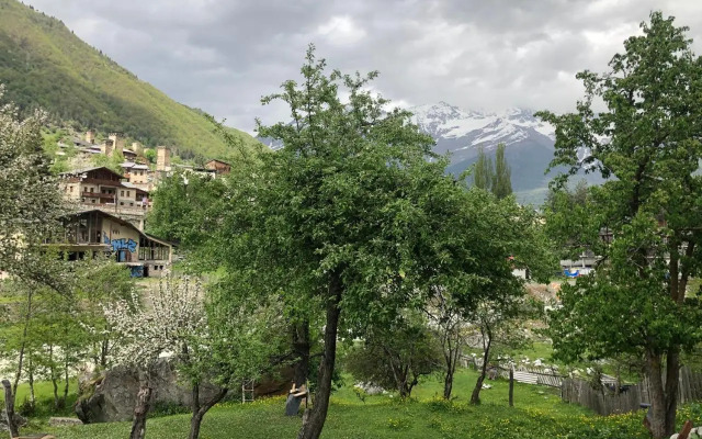 Mushkudiani Manor