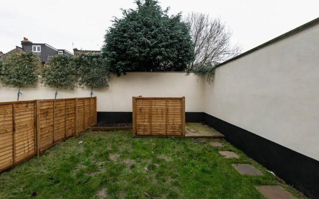 Skyvillion -vineyard Court- Enfield 1-bed Wgarden