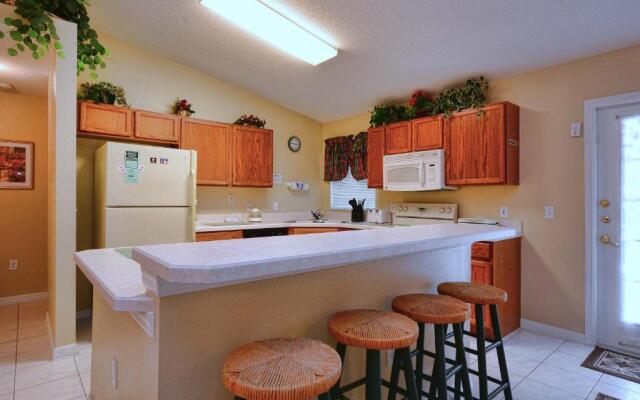 Greater Groves 3 Bedroom House w Pool - 5205GG