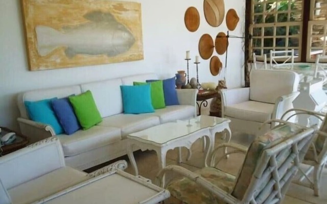 Excelente casa com piscina Armação