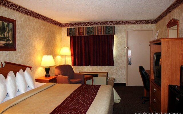 DAYS INN &amp; SUITESMONROE