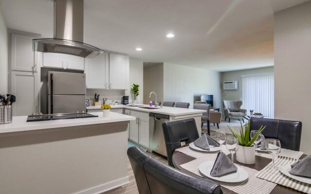 The Luxe Suites of Temecula Heights