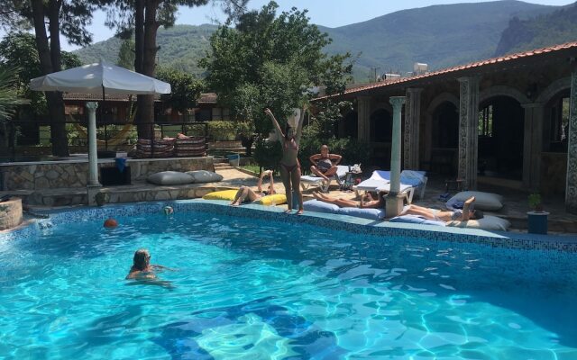 Efes Hidden Garden Resort Otel