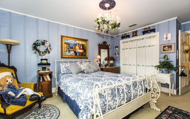 Matthews Manor Bed and Breakfast