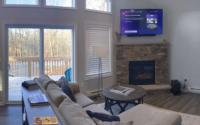 Woodland Chalet by Avantstay Deck + Lake Access