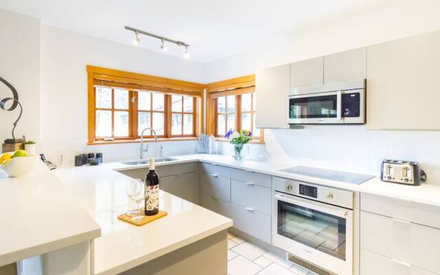 Family Home in Taulswood Ski In-Out