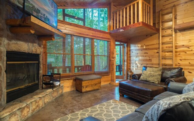 Serenity Forest Cabin With Private Hot Tub and Grill on the Back Deck by Redawning