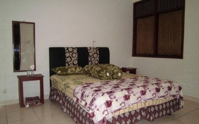 Griya Putri Dewi Family Guest House