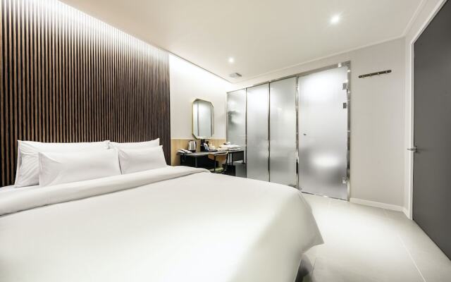 M&Lucky Hotel