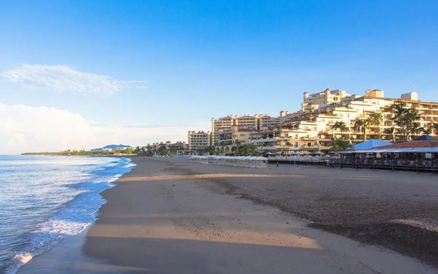 Family Luxury Suites by Velas Vallarta - All Inclusive