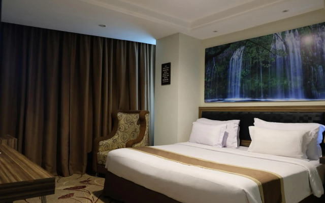 Travellers Hotel Phinisi