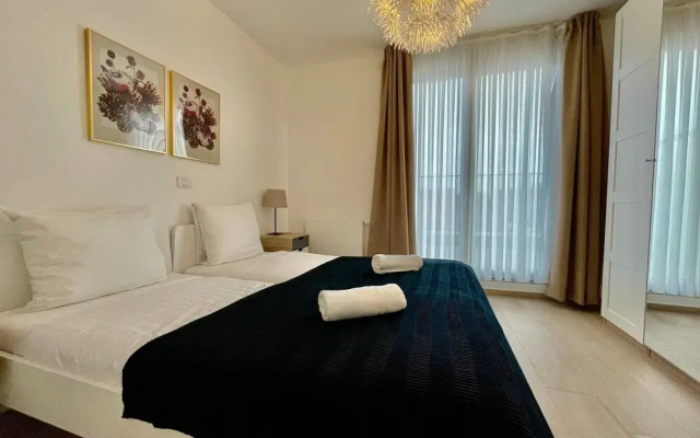 Modern 1BR Near Diamond District by Oneluxstay