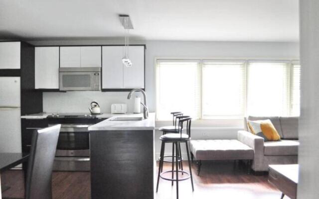 Cozy 1 BD Suite Centrally Located North Vancouver