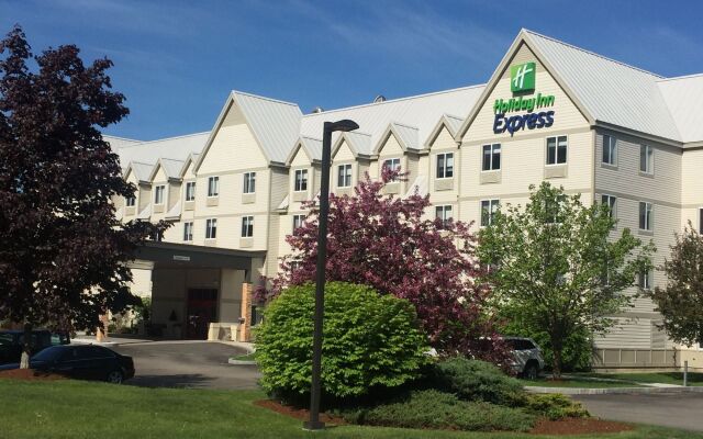 Holiday Inn Express & Suites Lincoln East - White Mountains, an IHG Hotel