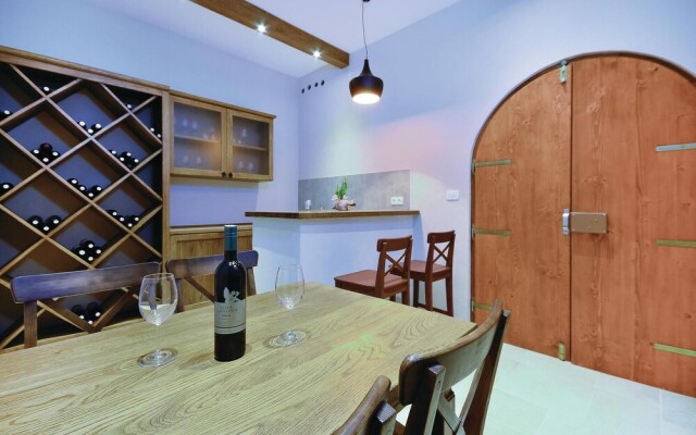 Awesome Home in Makarska With Wifi and 4 Bedrooms