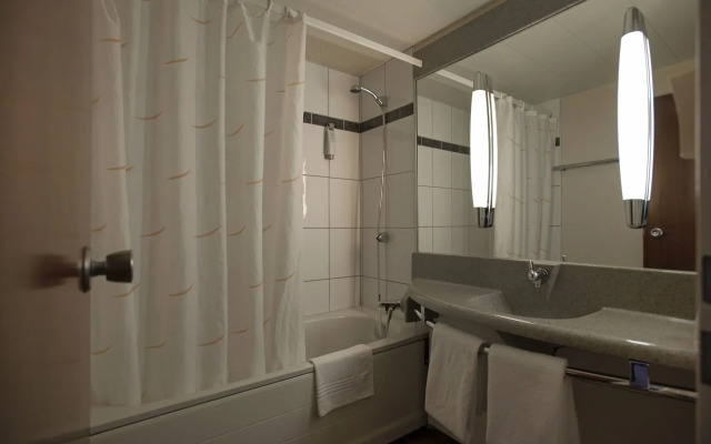 Ibis 3 Lacs Neuchatel Hotel