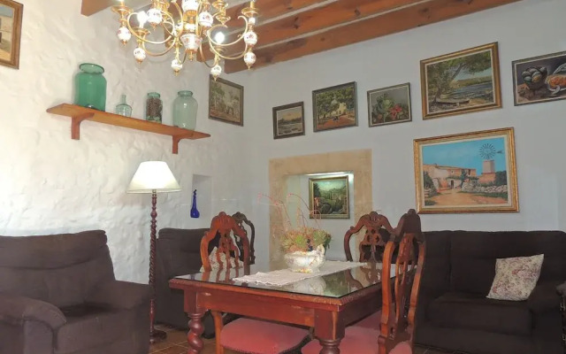 Charming Villa With Pool in Algaida
