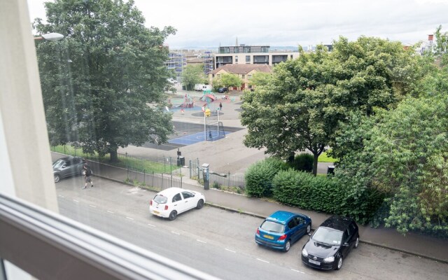 Beautiful City Center 2 Bed Apartment with Park View