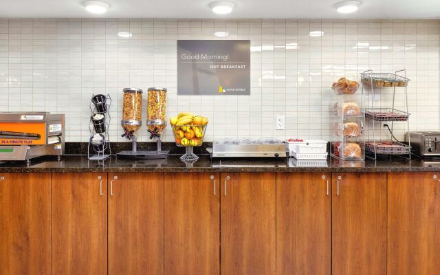 Home Inn and Suites Lloydminster