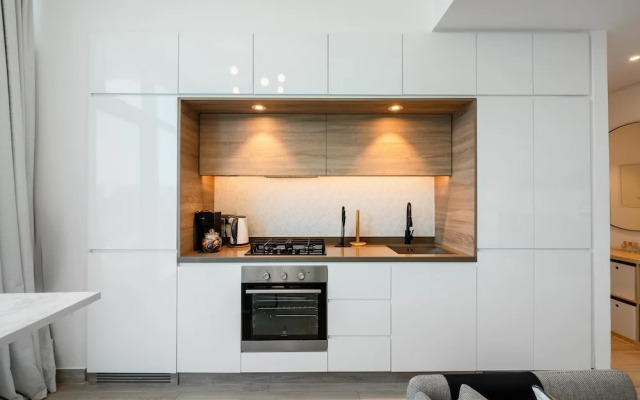 Chic 2BR w Dubai Marina Views