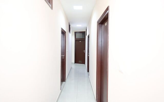OYO 13037 Hotel Ambassador