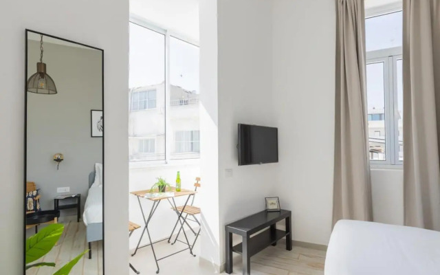 Carmel Market Designed Studio with Balcony