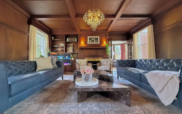 The Colonial Mt. Lebanon by Luxe PGH