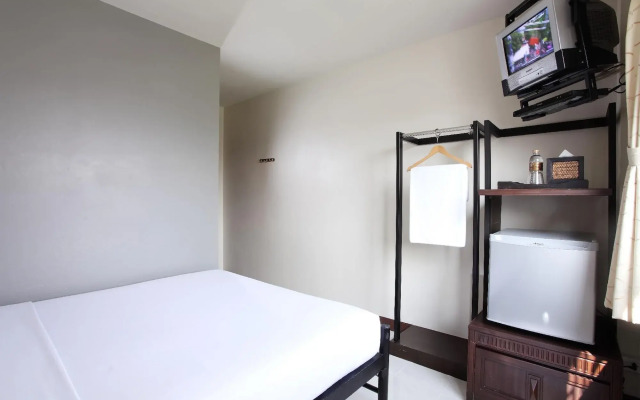 Rambuttri Village Inn & Plaza