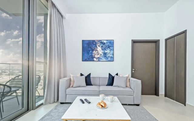 LUX Luxury Downtown Views Suite