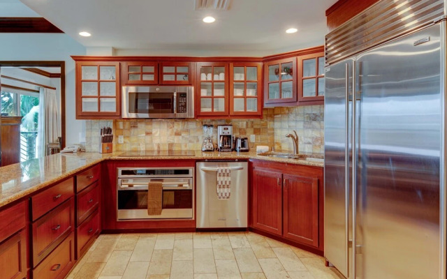 Hale Tiare 2 Bedroom Condo by RedAwning