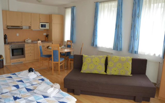 Lipno Riviéra - Myši v botě