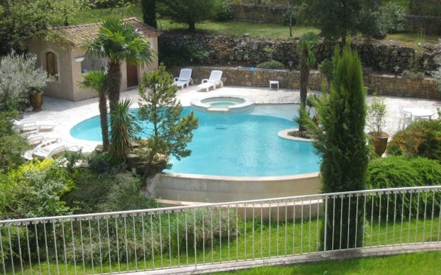 Villa With 4 Bedrooms in Saint Maximin la Sainte Baume, With Private Pool, Enclosed Garden and Wifi - 30 km From the Beach