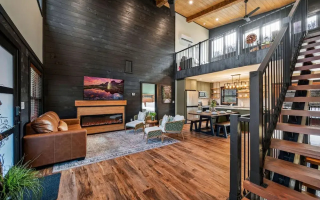 Game Room-hot Tub-10 Mins to Downtown Gatlinburg