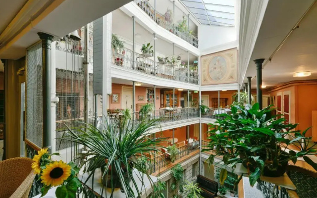 BLUME. - Baden Hotel & Restaurant