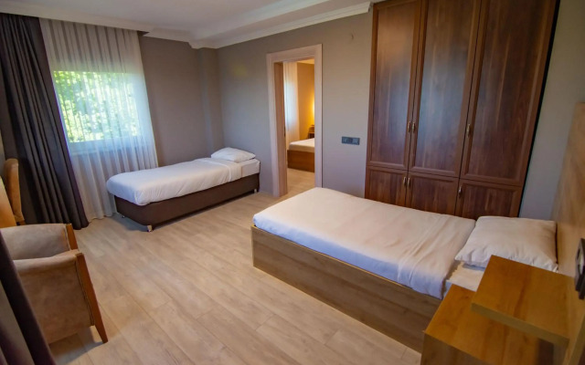 Green Palace Suite Hotel