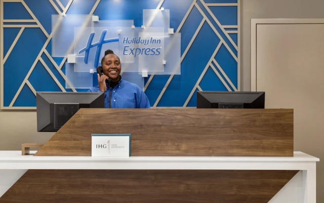 Holiday Inn Express & Suites Evansville Downtown