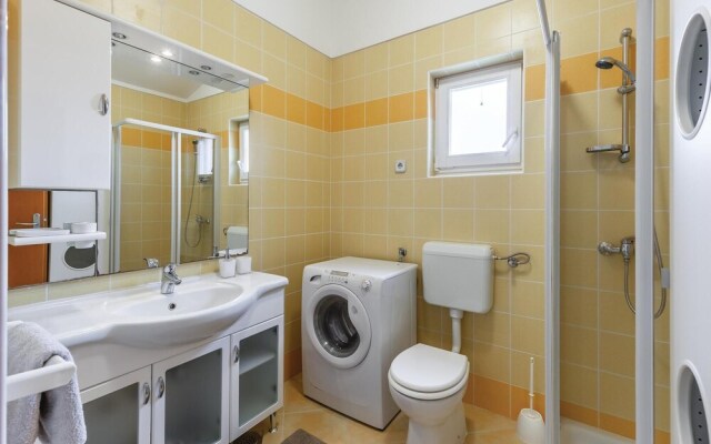 Nice Home in Volme With Wifi and 3 Bedrooms